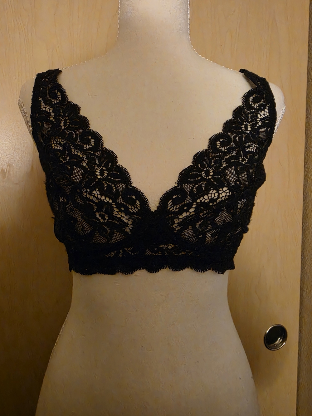 HANRO Luxury Black Lace Bralette V-Neck Soft Cup Bra 75C / 34C